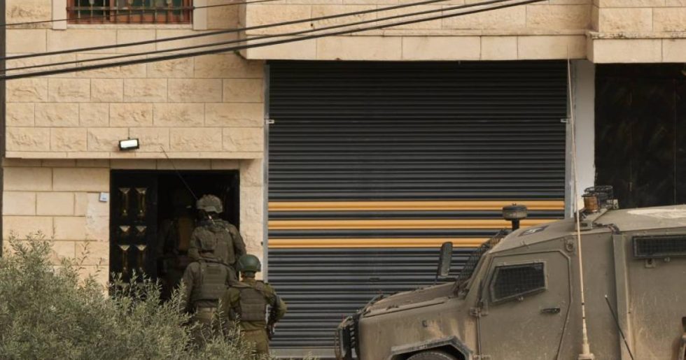 Ένας Παλαιστίνιος σκοτώθηκε από εποίκους σε χωριό της Δυτικής Όχθης